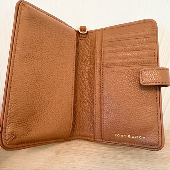 Tory Burch Britten Pebble Leather Smartphone Wristlet/ Wallet/ Bark/Tan - Picture 3 of 10